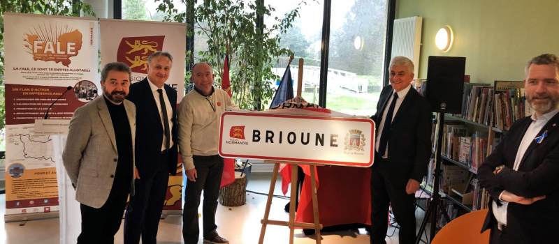 Dévoilement officiel de plaque à Brionne le 5 mars 2022